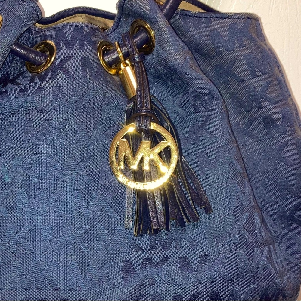 Michael Kors East West Ring Tote MK Logo Hobo Shoulder Bag in Dark Blue EUC - Picture 3 of 15